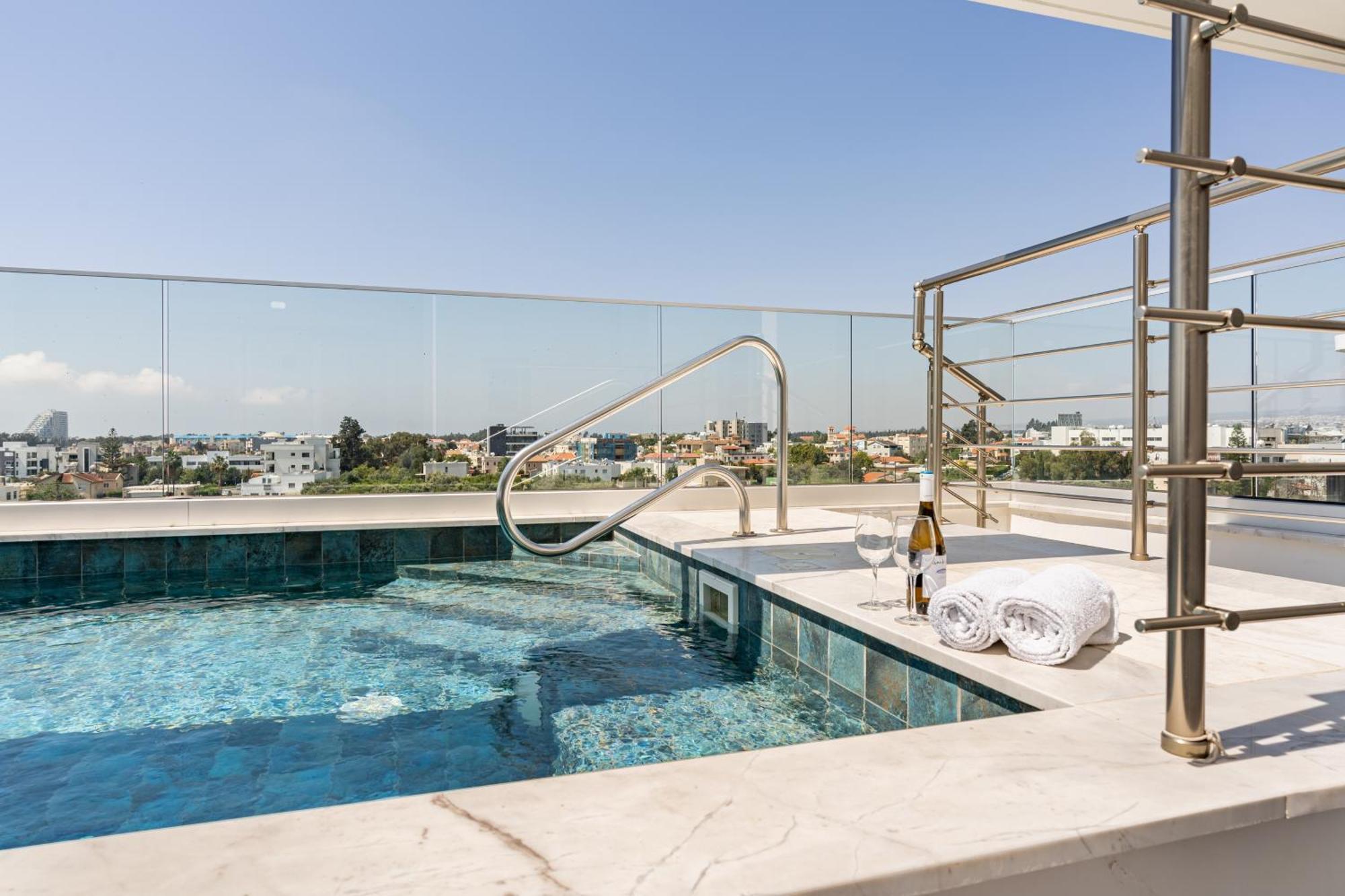 Yamas Urban Living Zakaki Pool Penthouses & Apartments Lemesós Eksteriør bilde