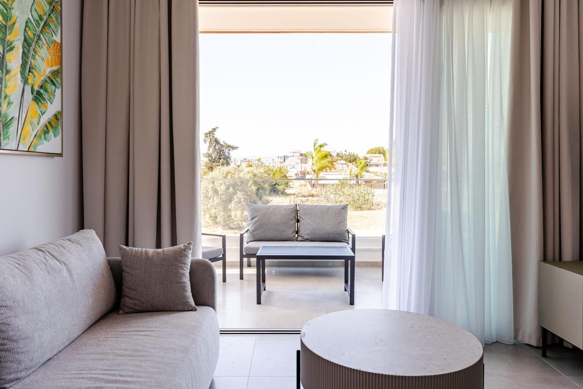 Yamas Urban Living Zakaki Pool Penthouses & Apartments Lemesós Eksteriør bilde